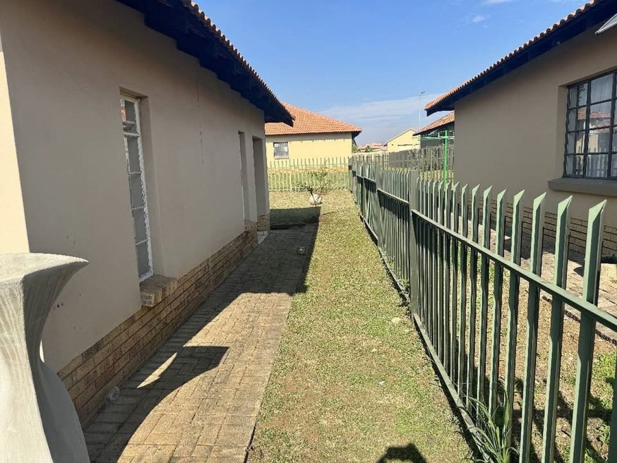 To Let 4 Bedroom Property for Rent in Waterkloof North West